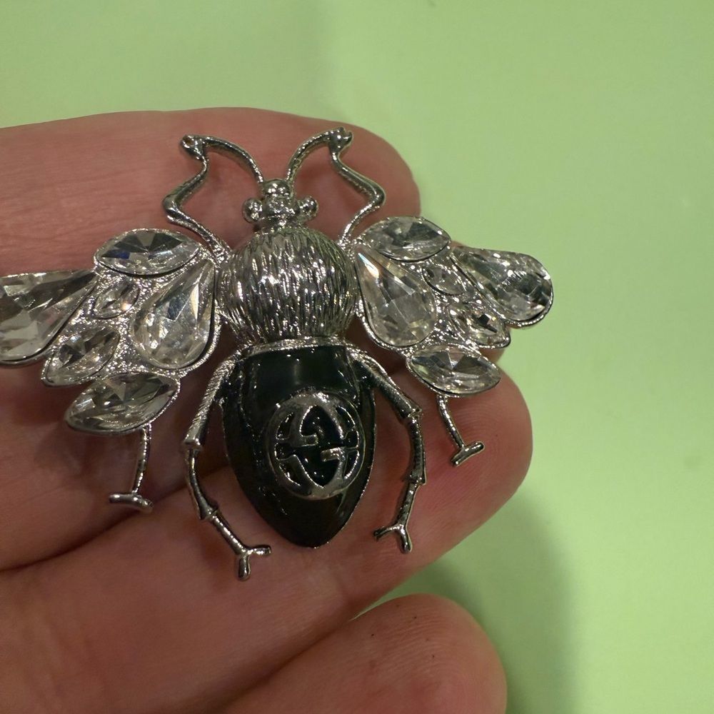 New Gucci Silver and Black Bee brooch - Picture 3 of 4